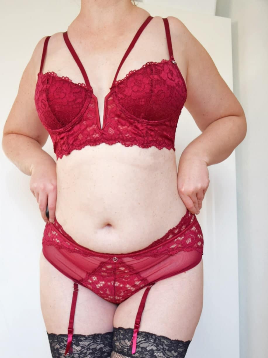 Rote Spitzen Dessous von Lovehoney